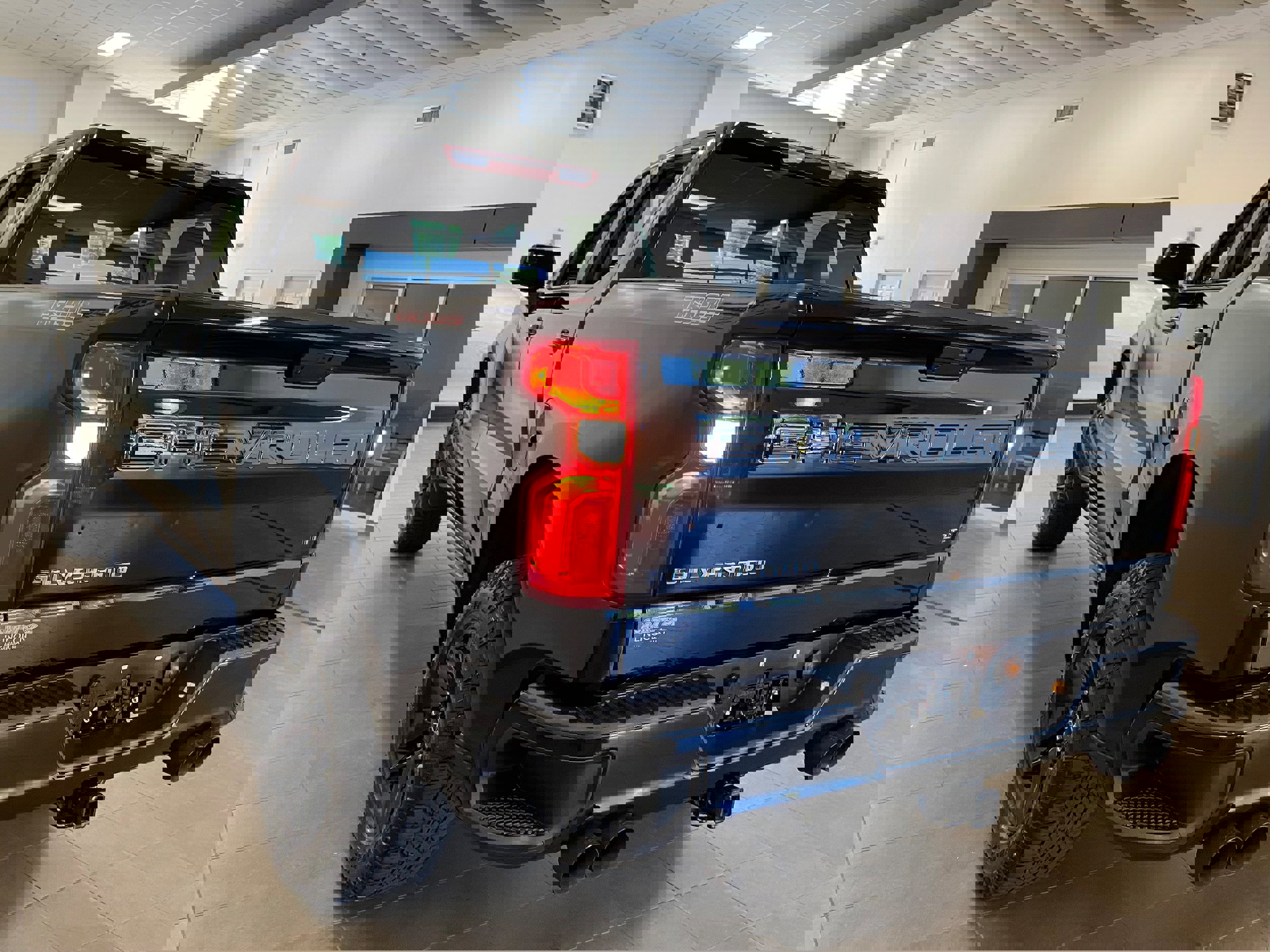 Used 2022 Chevrolet Silverado 1500 LT Trail Boss w/ Bed Protection Package image 5