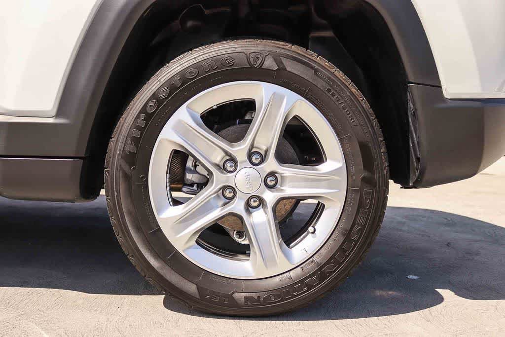 Used 2023 Jeep Compass Latitude AWD/4WD image 10