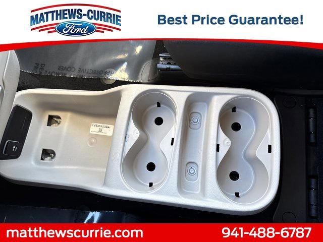 Used 2024 Chrysler Voyager LX image 23