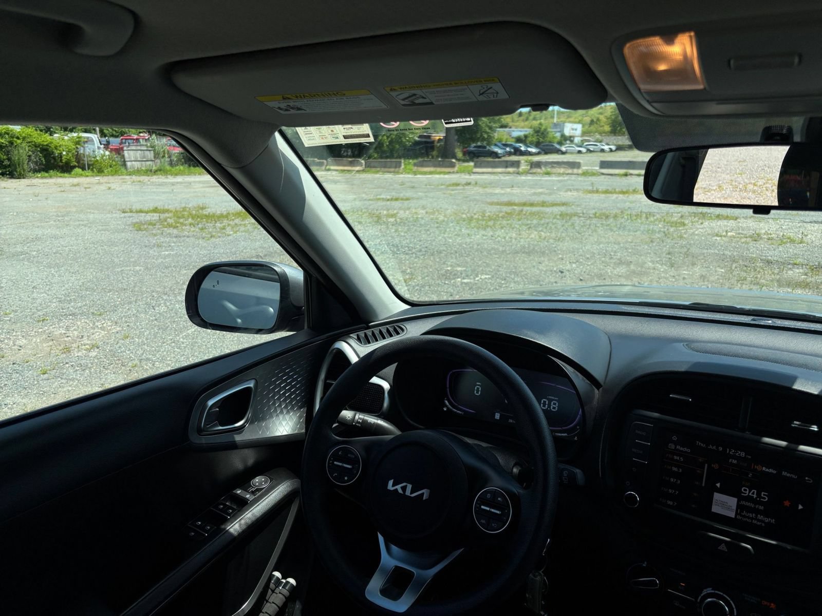 Used 2025 Kia Soul LX w/ LX Technology Package FWD image 24