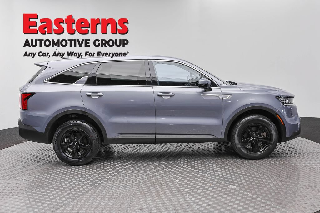 Used 2023 Kia Sorento LX AWD/4WD image 5