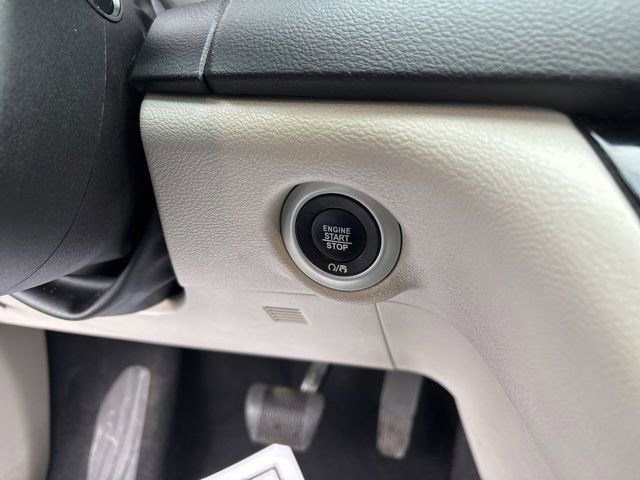 Used 2023 Chrysler Pacifica Touring-L image 20