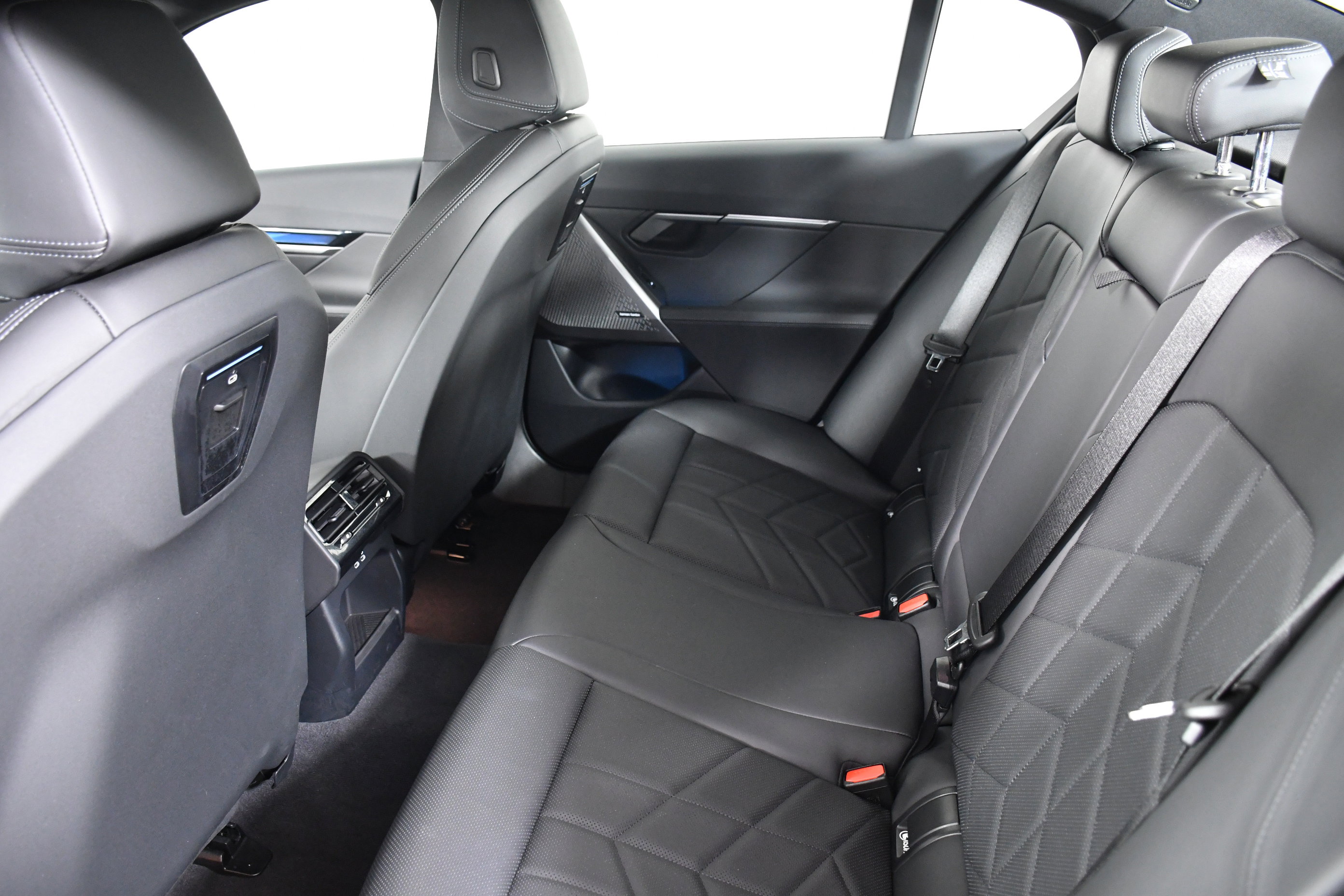 Used 2025 BMW i5 eDrive40i image 23