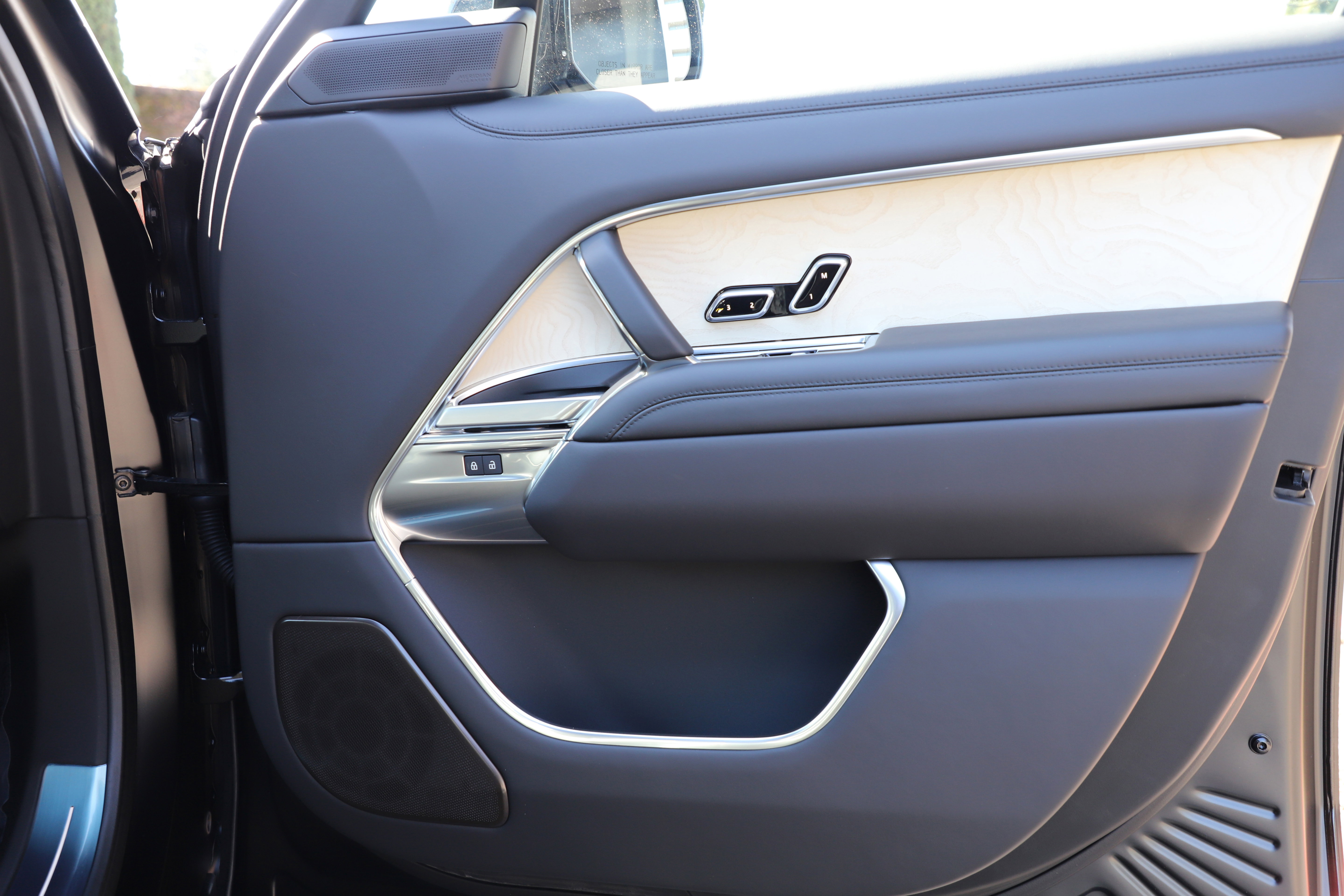 New 2026 Land Rover Range Rover SV AWD/4WD image 9