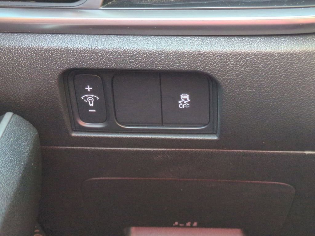 Certified 2025 Kia Sorento S image 18