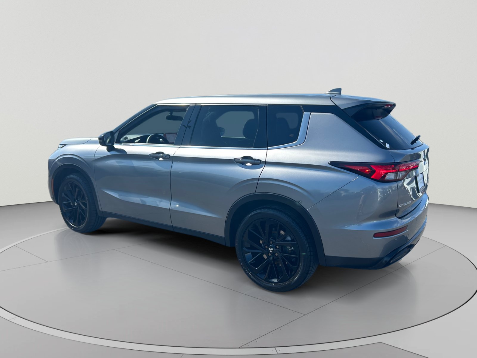 Used 2022 Mitsubishi Outlander SE FWD image 3