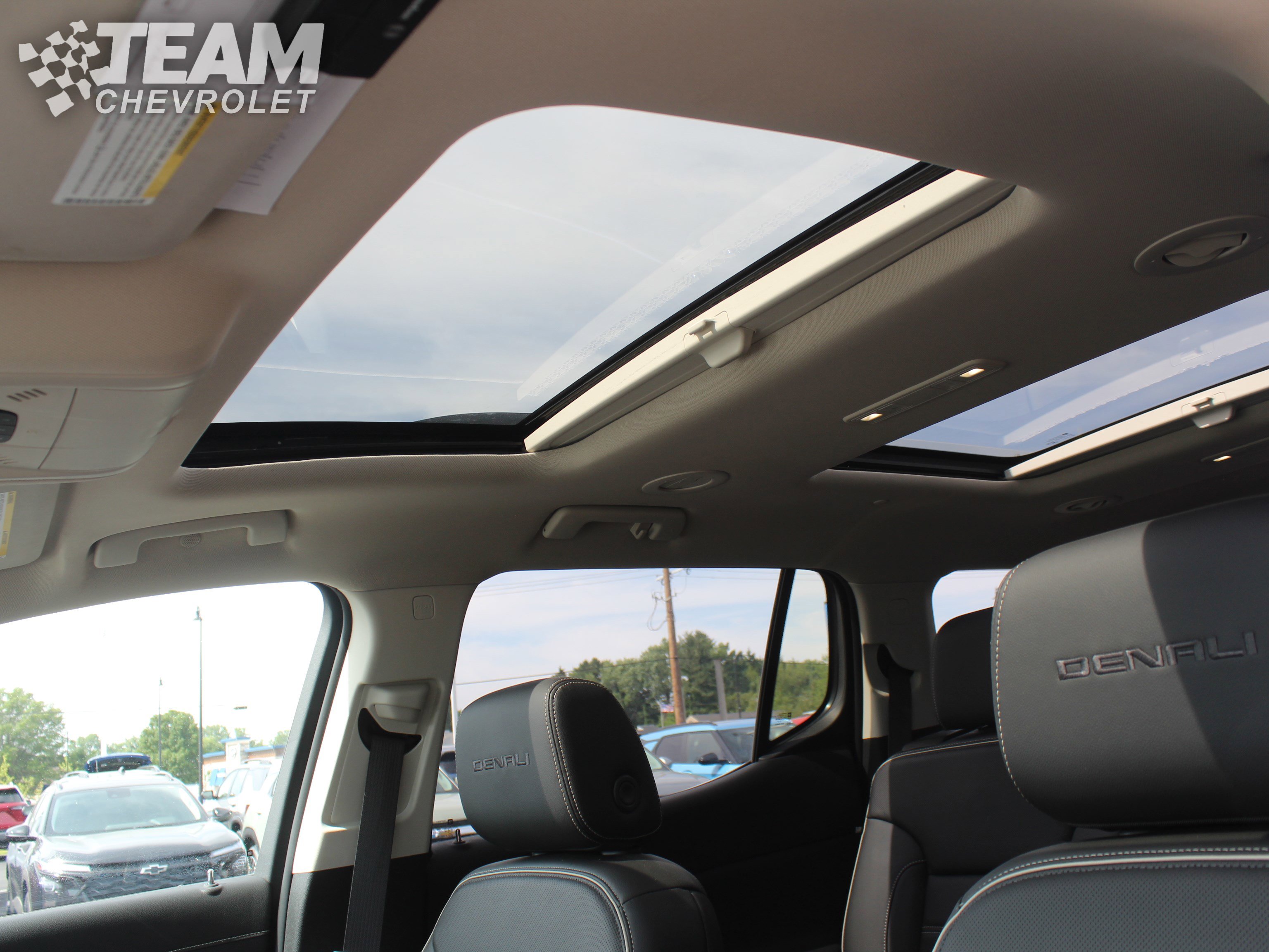 Used 2021 GMC Acadia Denali w/ Denali Ultimate Package AWD/4WD image 13