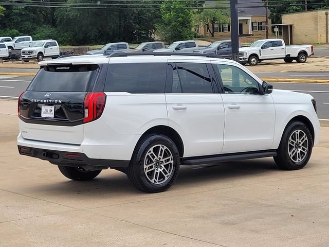 Used 2025 Ford Expedition Active RWD image 4