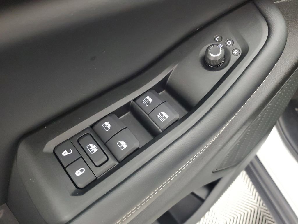 Used 2025 Jeep Grand Cherokee Laredo X image 29