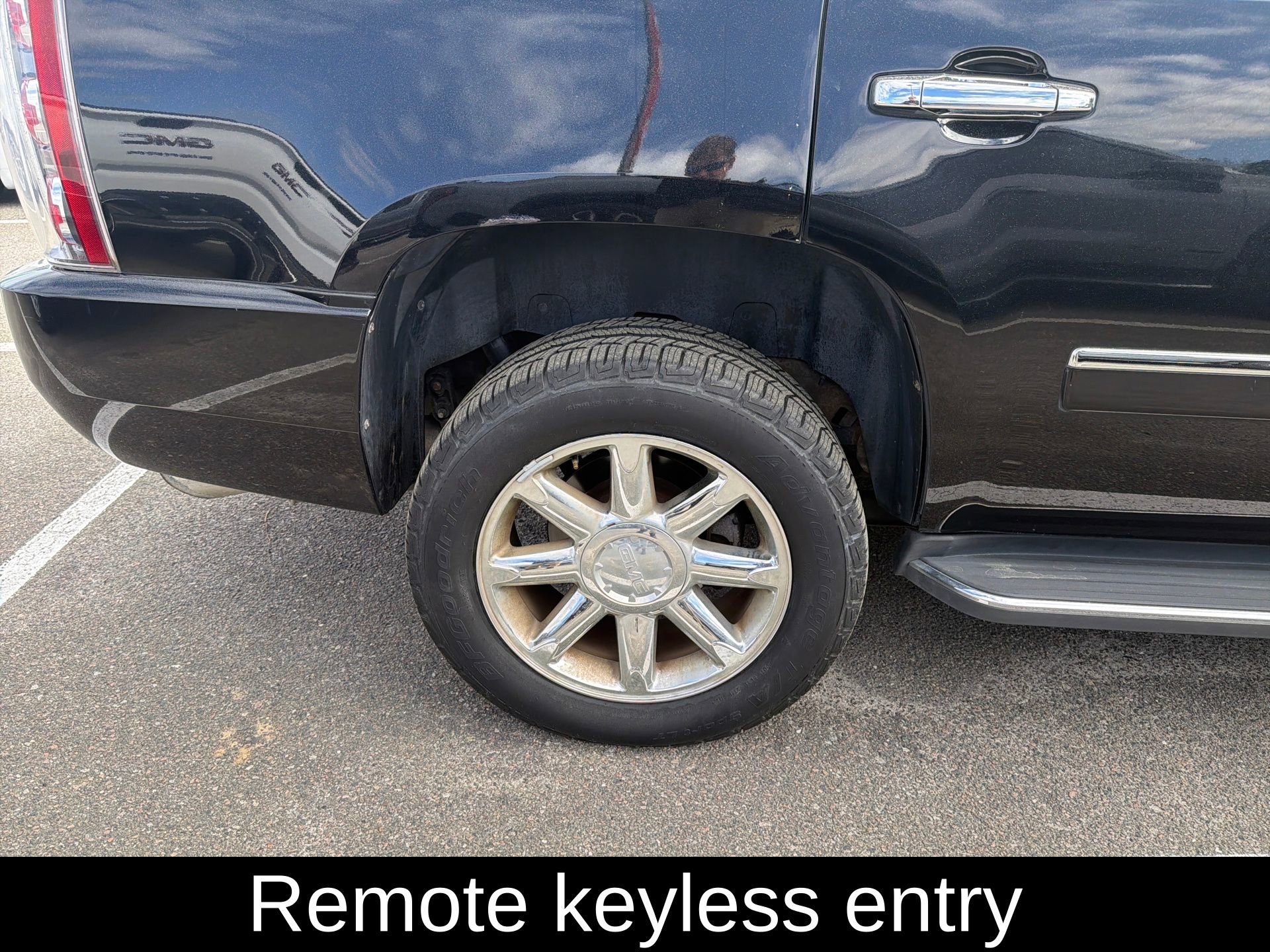 Used 2013 GMC Yukon Denali image 3