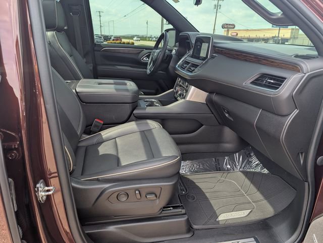 Used 2023 Chevrolet Tahoe Premier w/ Premium Package AWD/4WD image 4