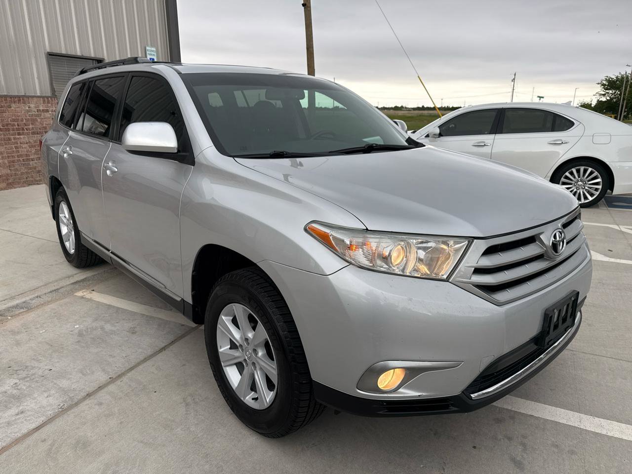 Used 2012 Toyota Highlander SE w/ Tow Pkg AWD/4WD image 7
