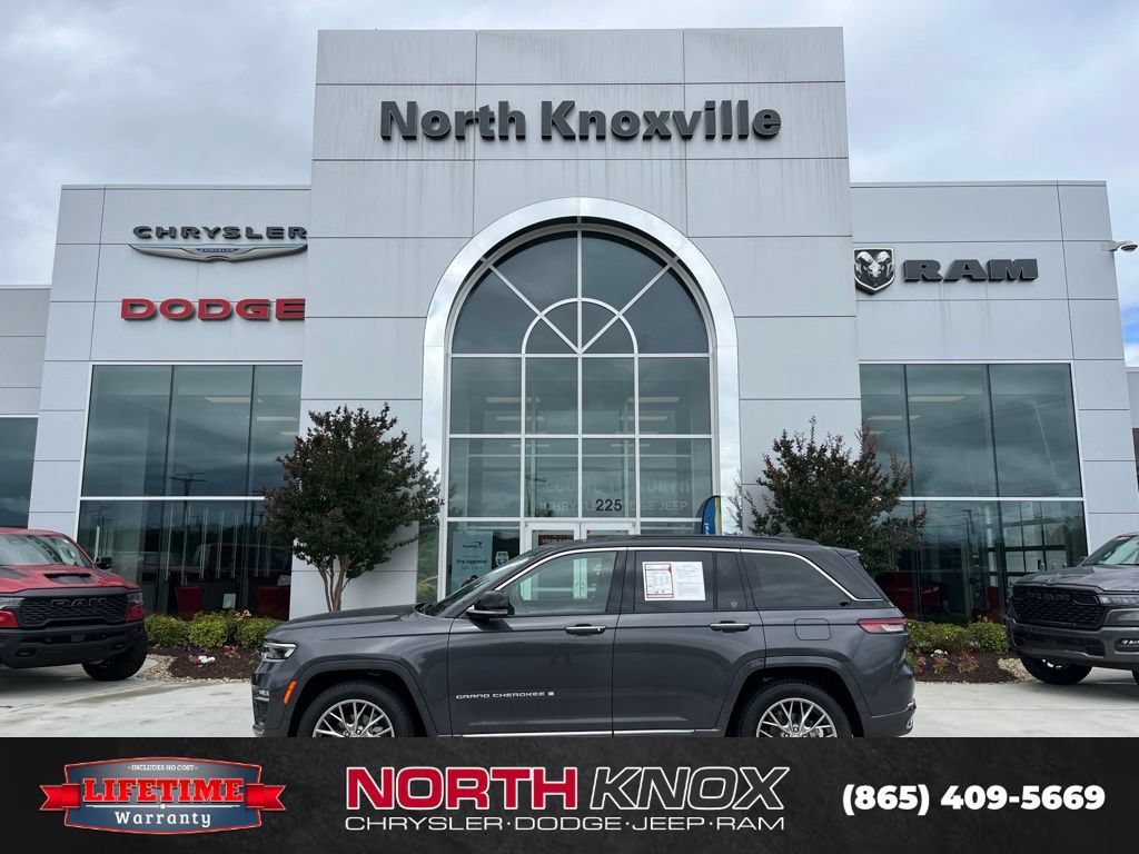 Used 2025 Jeep Grand Cherokee Summit AWD/4WD image 2