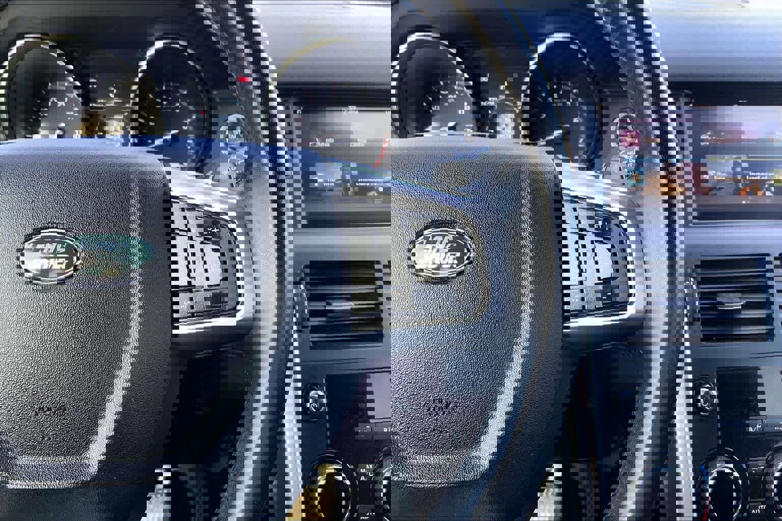 Certified 2019 Land Rover Discovery Sport SE image 23