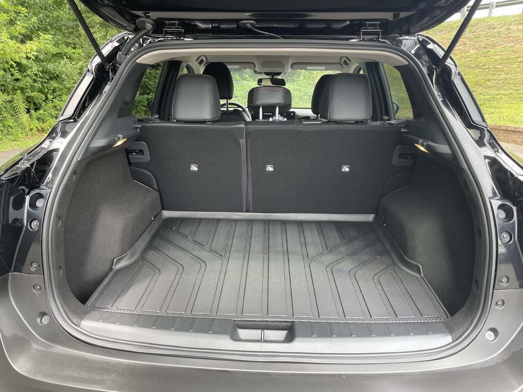 Used 2025 Nissan Kicks SR FWD image 8