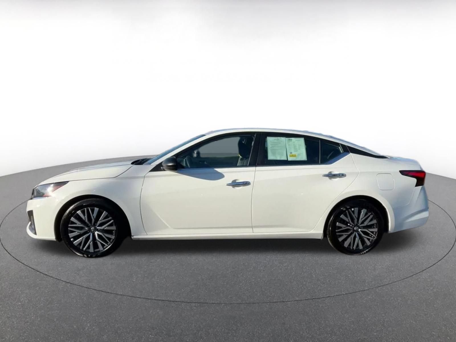 Used 2025 Nissan Altima 2.5 SV FWD image 8