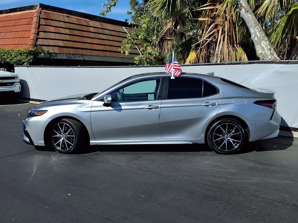Certified 2022 Toyota Camry SE w/ Convenience Package image 3