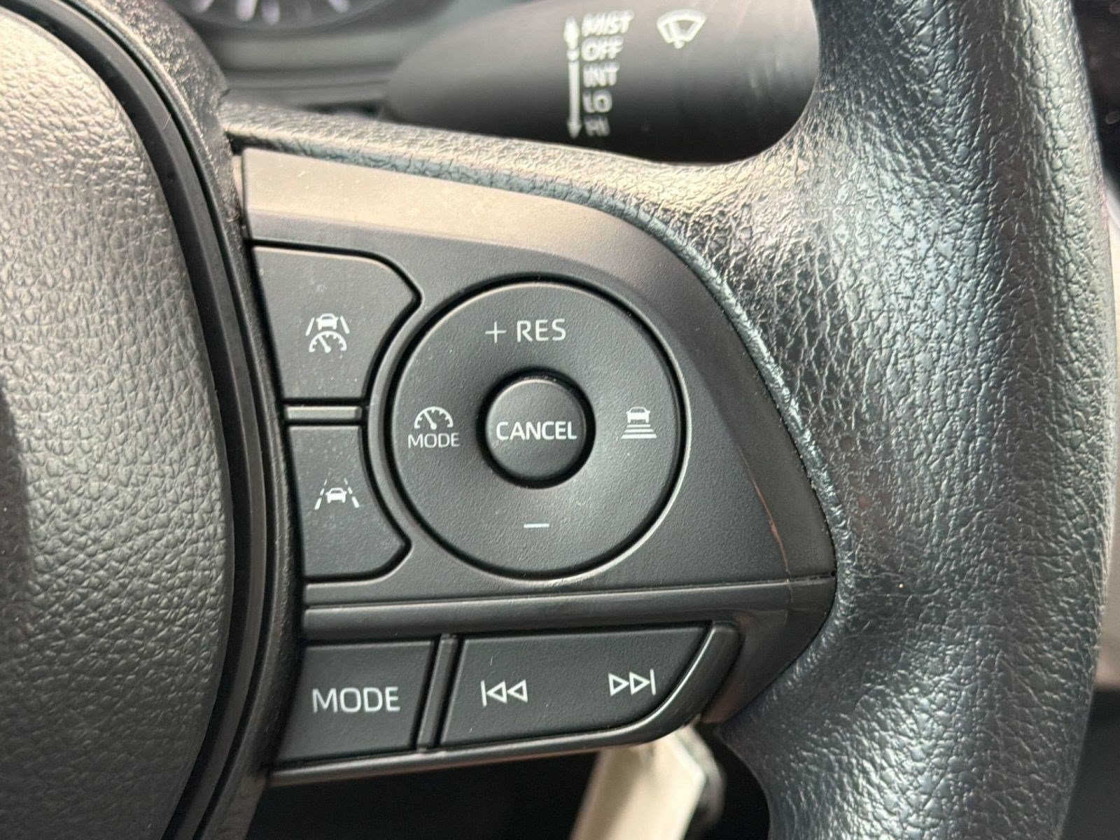 Used 2025 Toyota Corolla LE FWD image 31