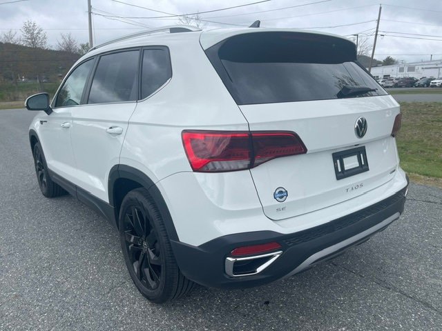 Used 2023 Volkswagen Taos SE w/ Panoramic Sunroof Package AWD/4WD image 3