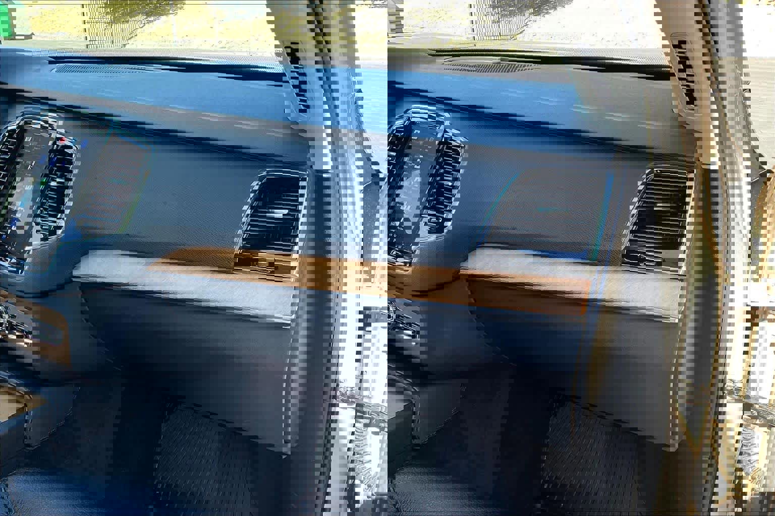 Used 2023 Volvo XC90 T8 Plus w/ Protection Package image 19