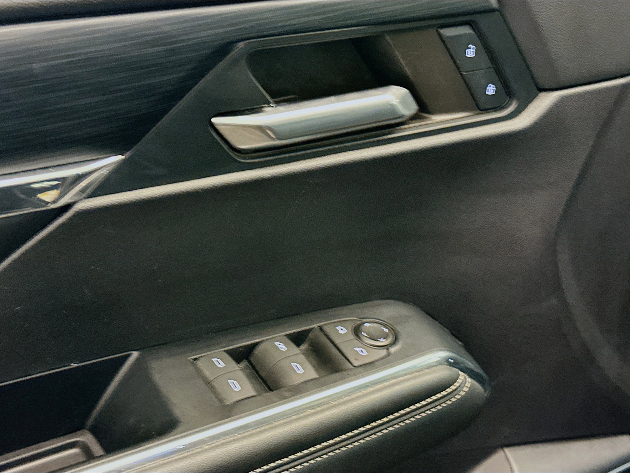Used 2024 GMC Acadia Elevation image 15