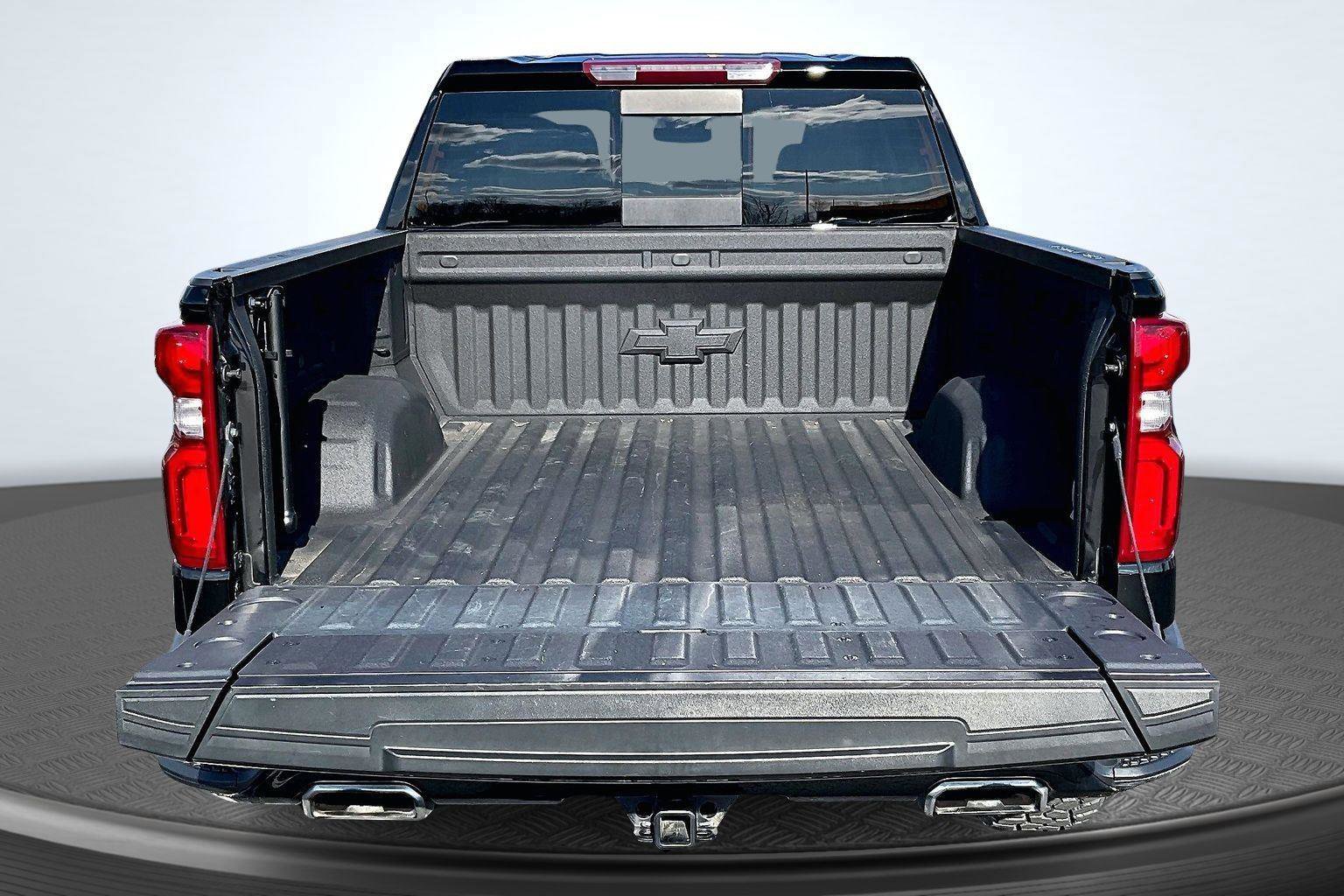 Used 2024 Chevrolet Silverado 1500 LT Trail Boss w/ Convenience Package II AWD/4WD image 5