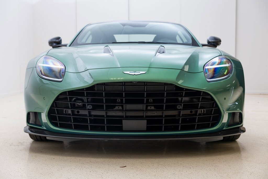 Used 2025 Aston Martin Vanquish image 2