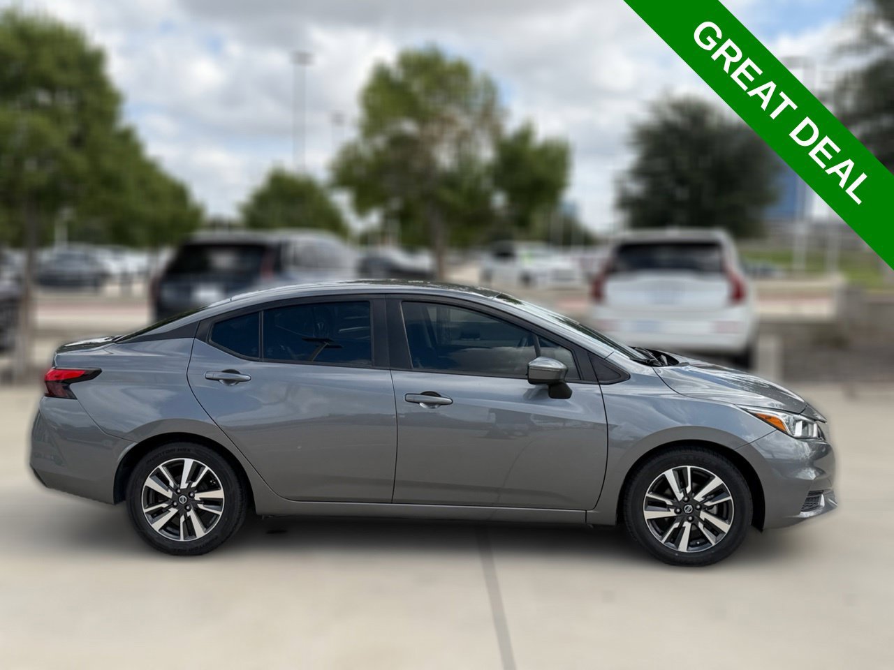 Used 2021 Nissan Versa SV FWD image 5