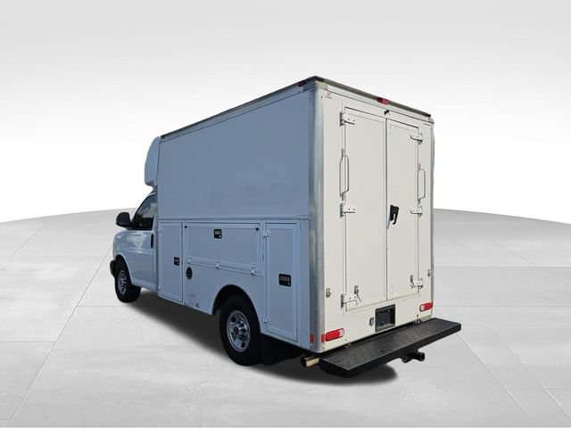 Used 2016 GMC Savana 3500 RWD image 4