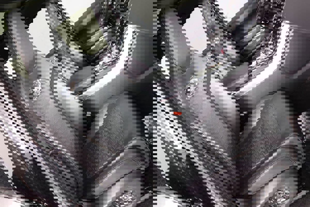 Used 2018 Land Rover Range Rover Sport SVR image 41