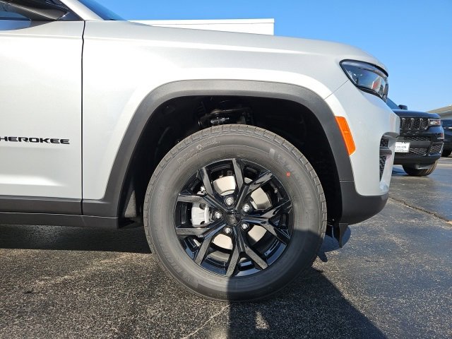 New 2025 Jeep Grand Cherokee Altitude image 14