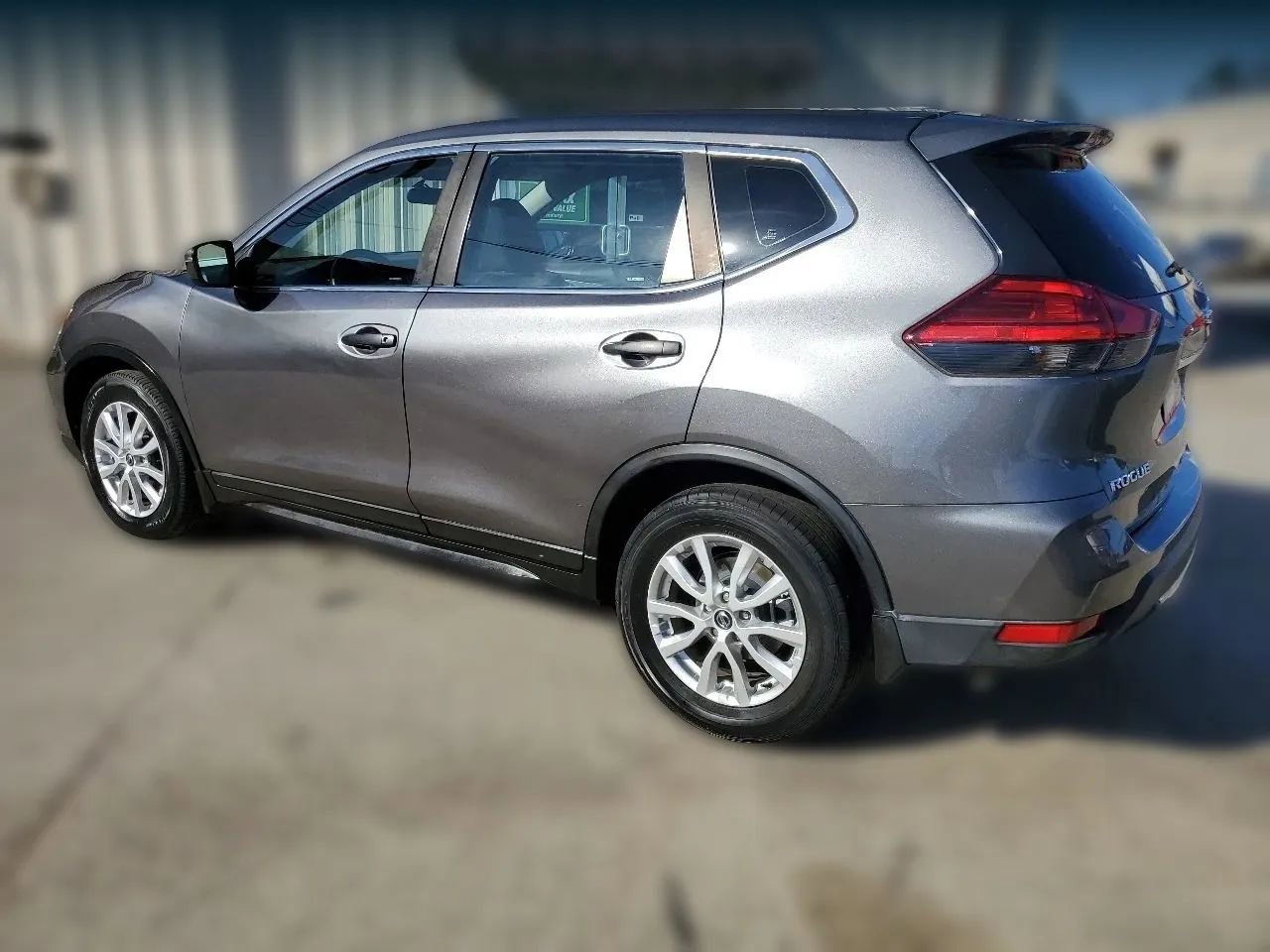 Used 2017 Nissan Rogue SV FWD image 5