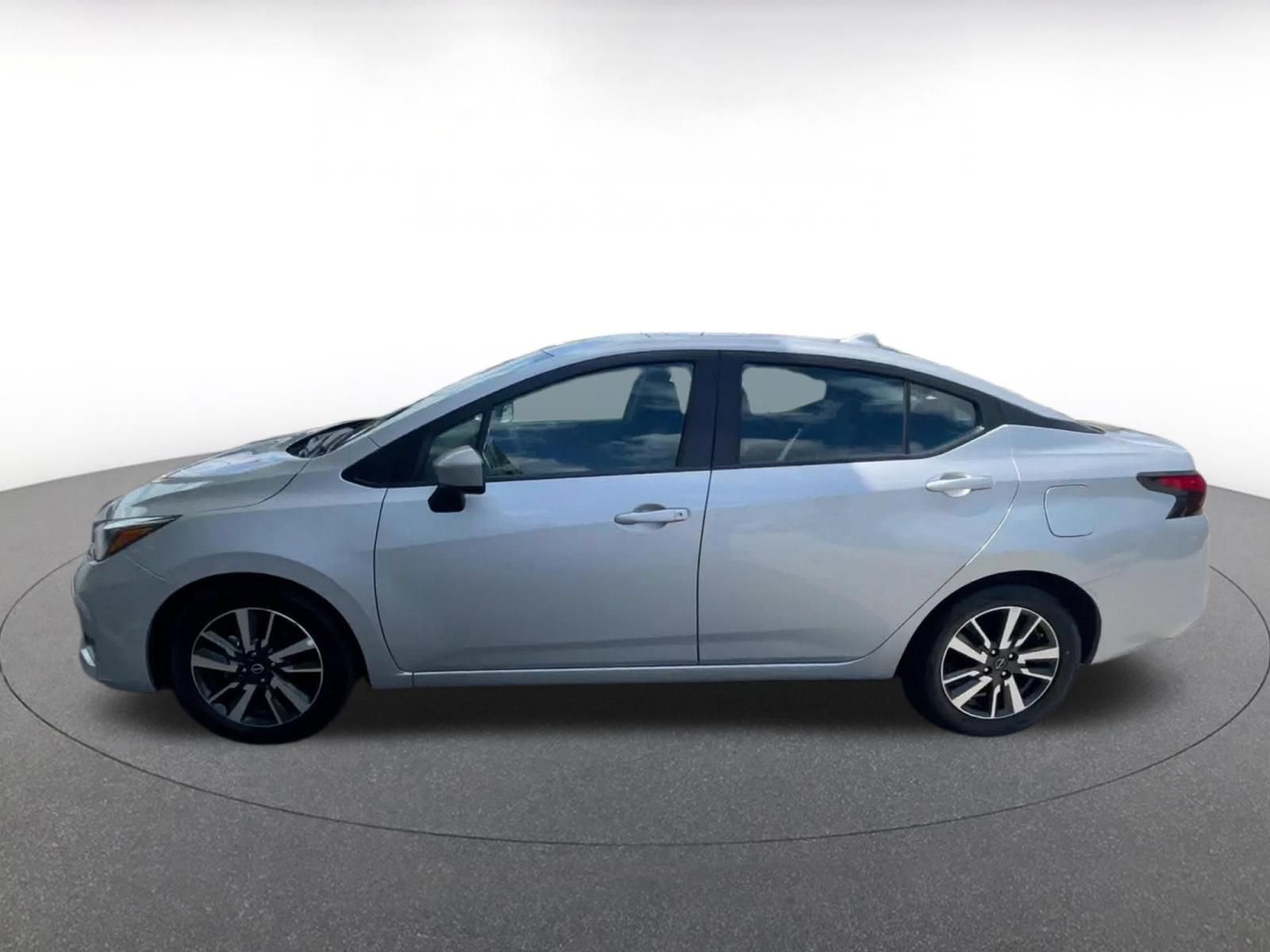 Used 2025 Nissan Versa SV FWD image 9