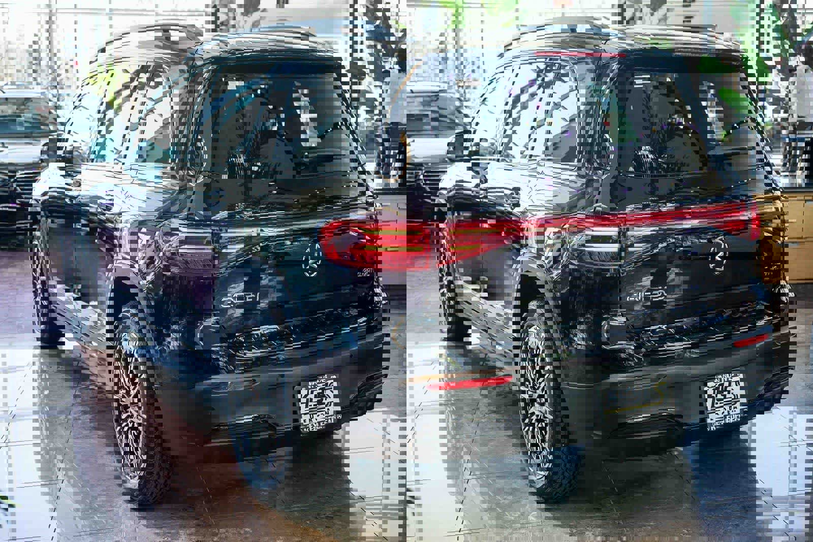 Used 2024 Mercedes-Benz EQB 350 4MATIC SUV image 2