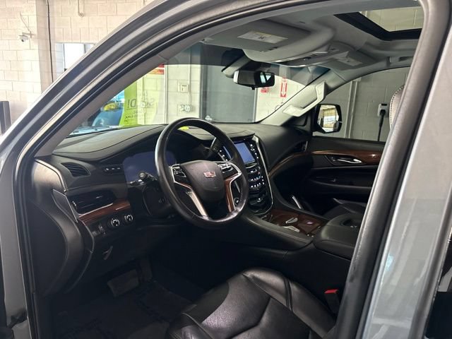 Used 2018 Cadillac Escalade Premium Luxury AWD/4WD image 10