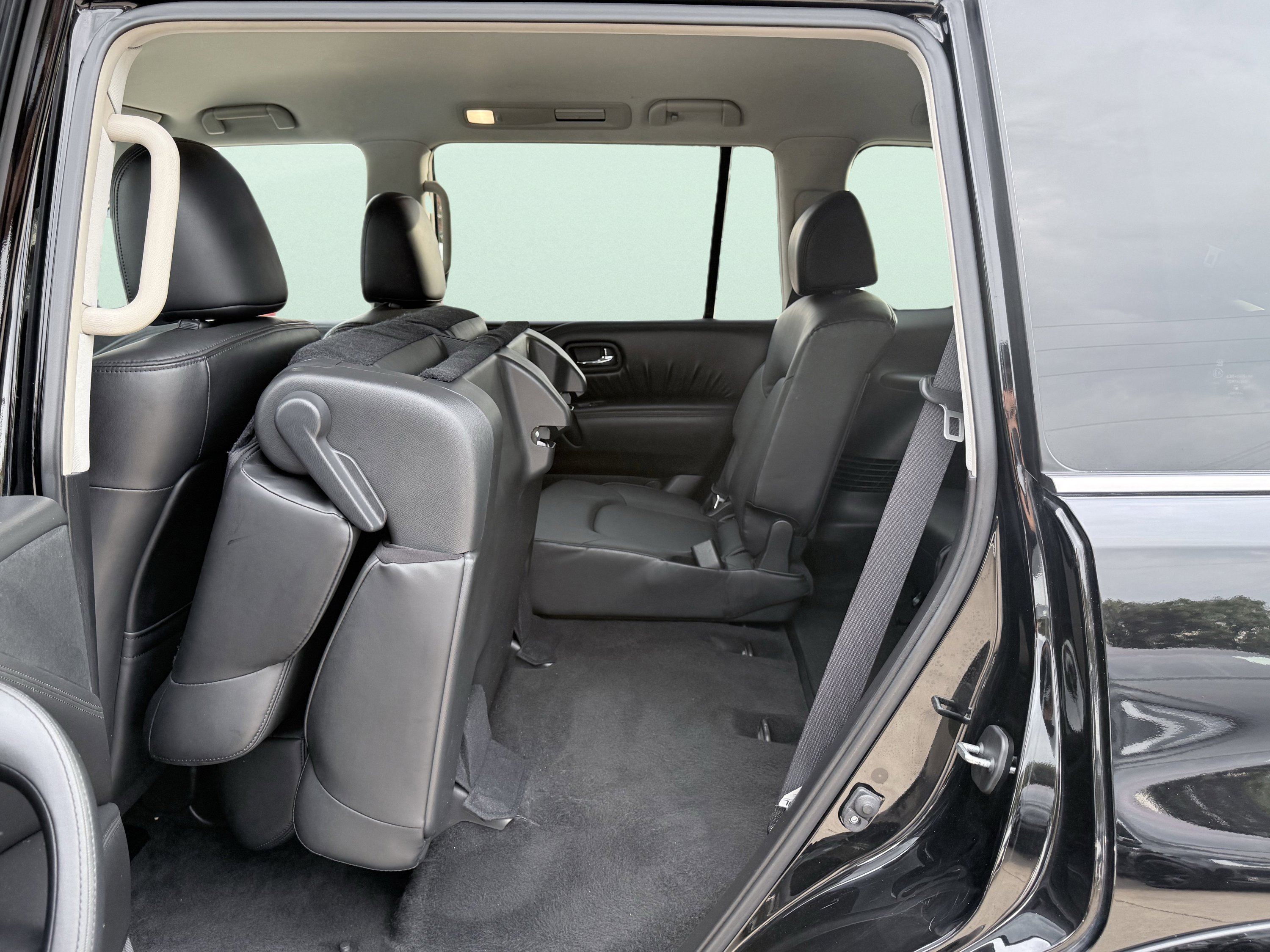 Used 2021 Nissan Armada SV w/ SV Appearance Package image 37