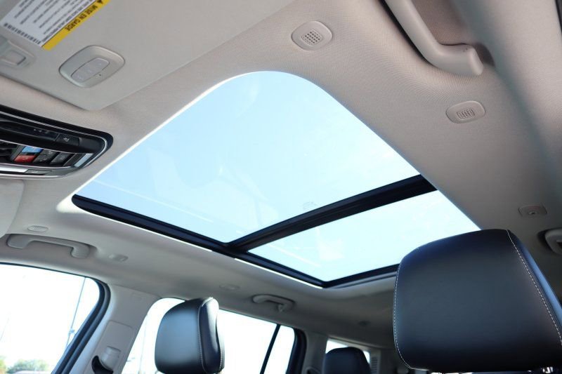 Used 2022 Jeep Grand Cherokee L Limited image 14