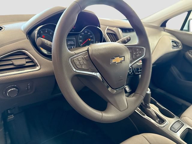 Used 2018 Chevrolet Cruze LT w/ Convenience Package FWD image 10