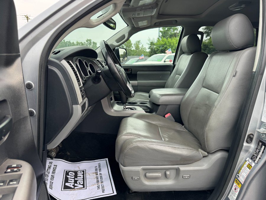 Used 2014 Toyota Sequoia SR5 AWD/4WD image 15