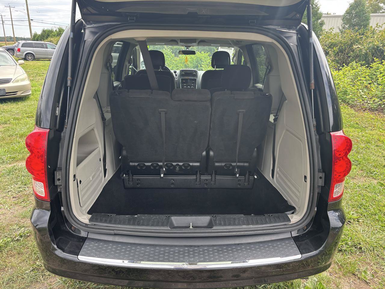 Used 2013 Dodge Grand Caravan SE FWD image 20