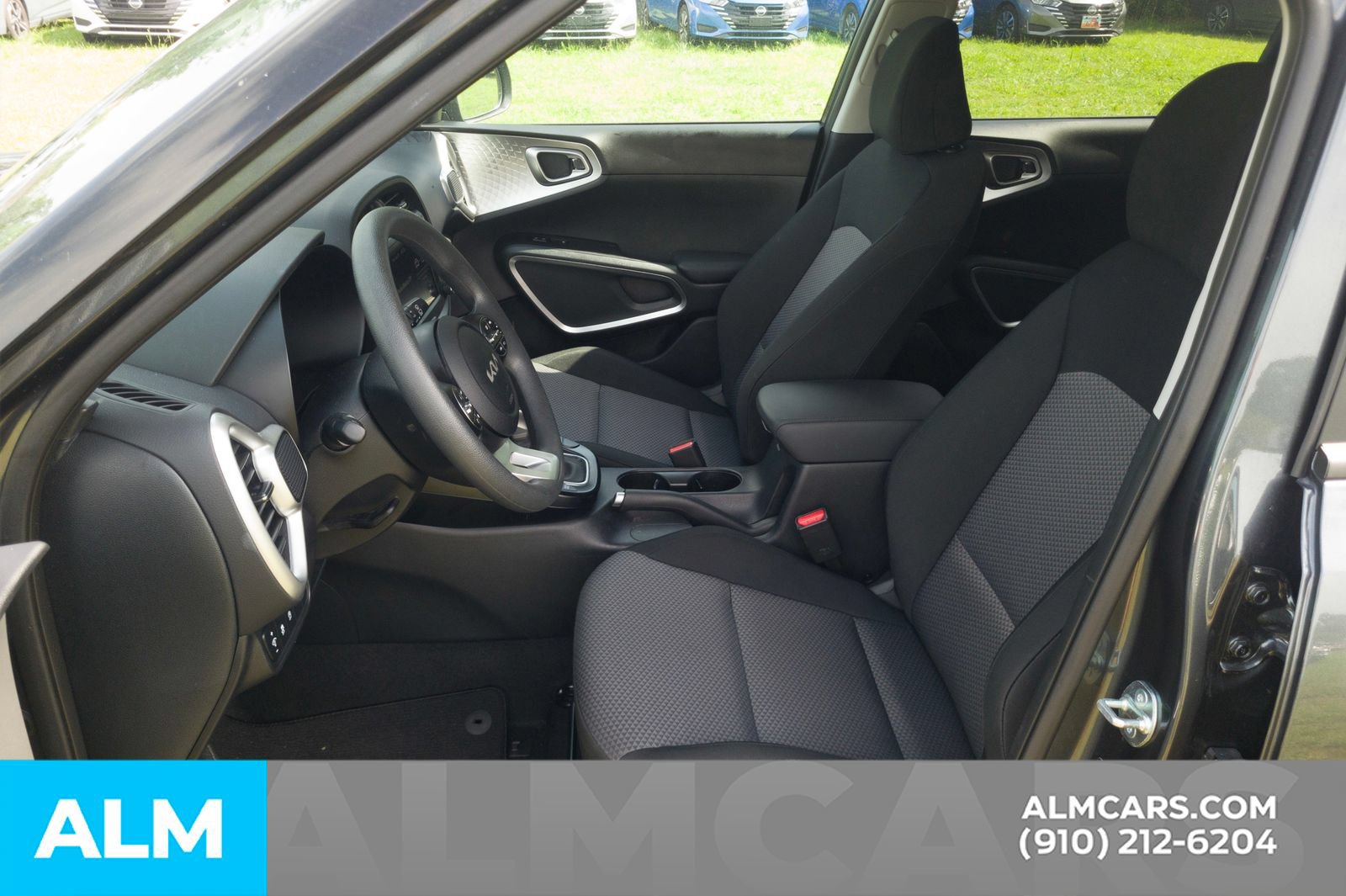 Used 2025 Kia Soul LX w/ LX Technology Package FWD image 6