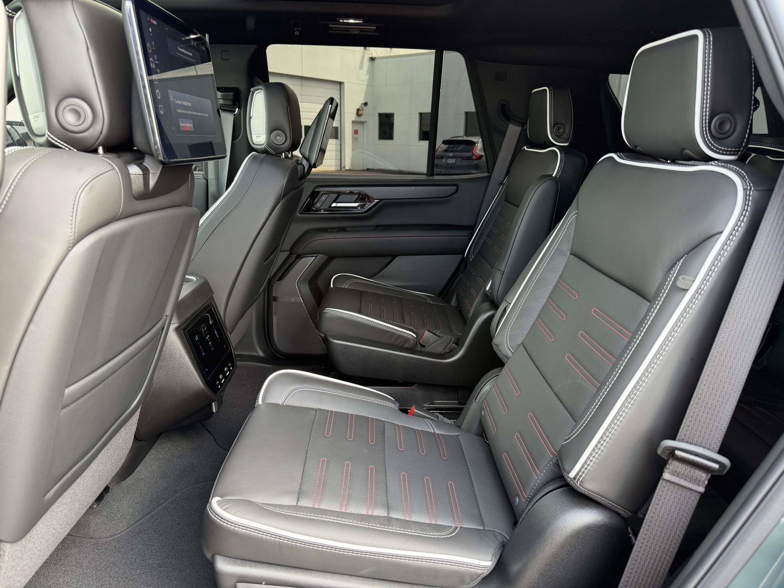 Used 2026 GMC Yukon AT4 Ultimate AWD/4WD image 9
