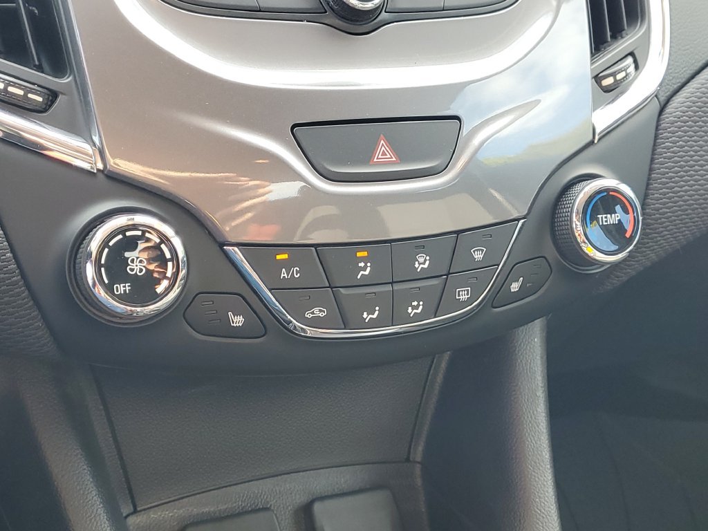 Used 2018 Chevrolet Cruze LT w/ Convenience Package FWD image 16