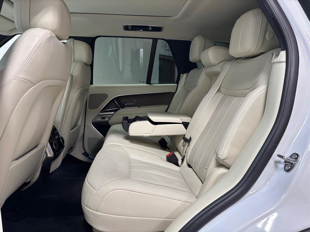 Used 2025 Land Rover Range Rover SE image 27