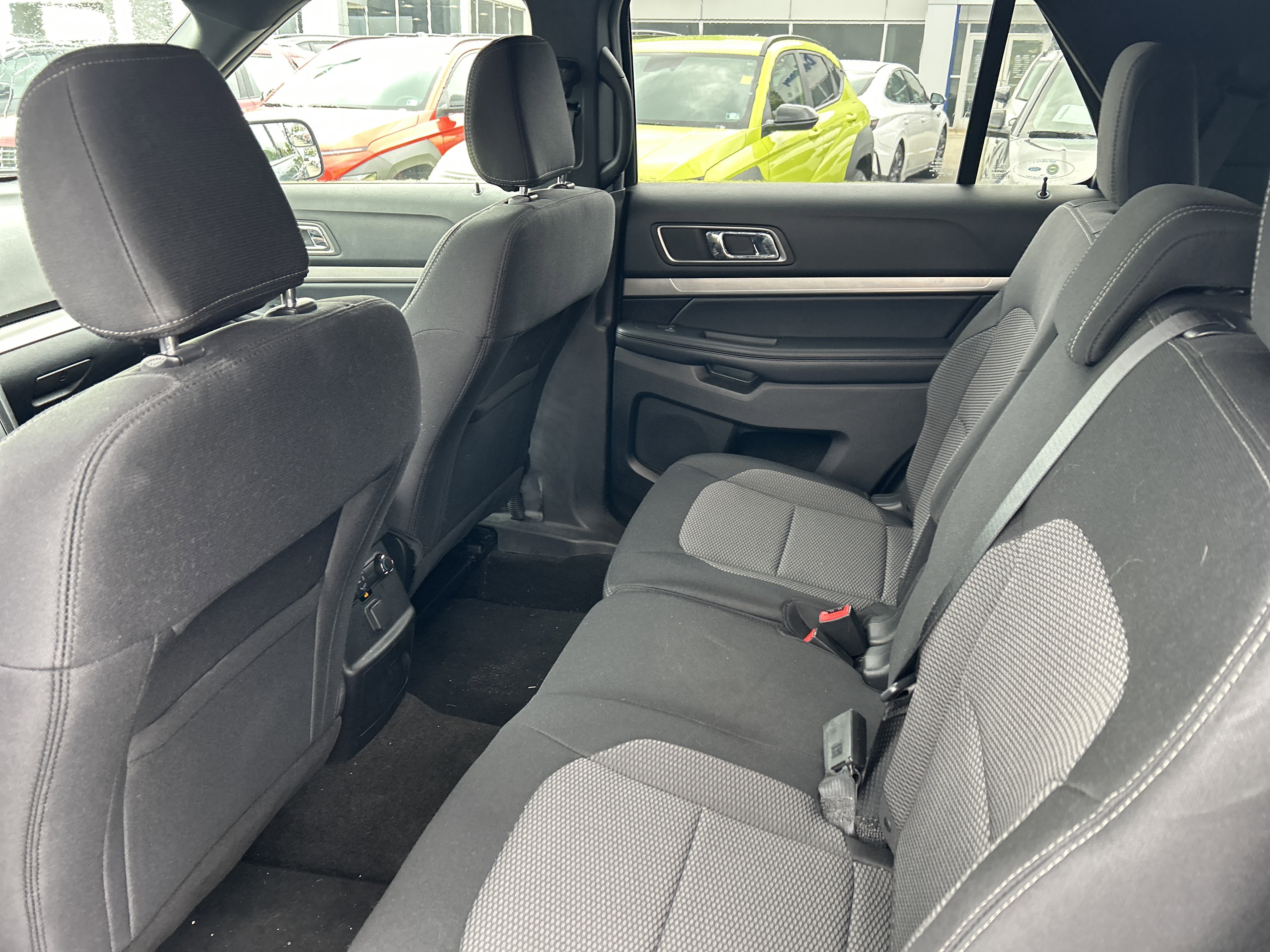 Used 2018 Ford Explorer XLT AWD/4WD image 26