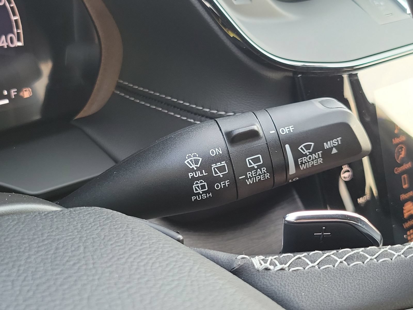 New 2027 Jeep Grand Cherokee Limited RWD image 17