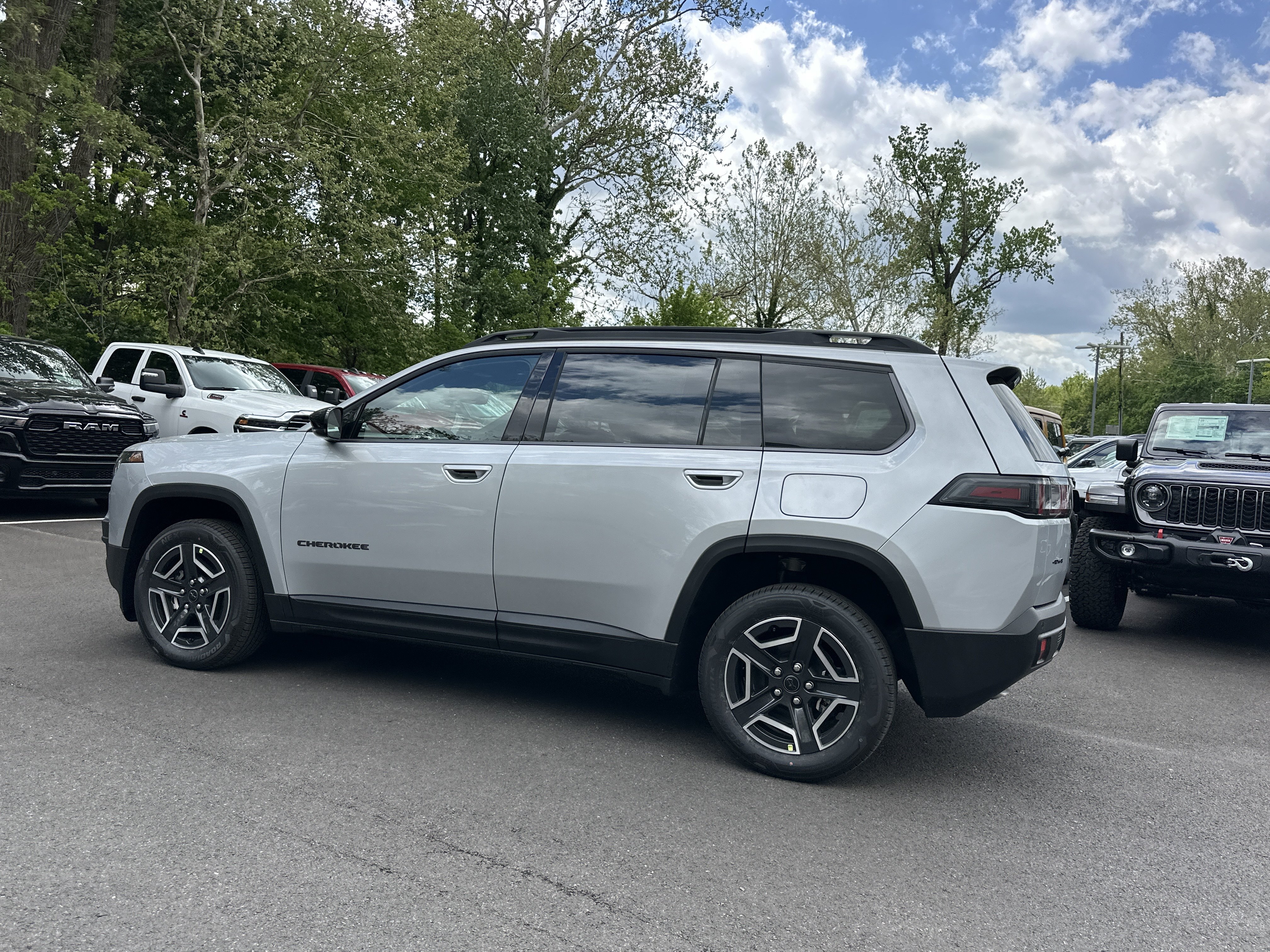 New 2026 Jeep Cherokee Limited AWD/4WD image 25