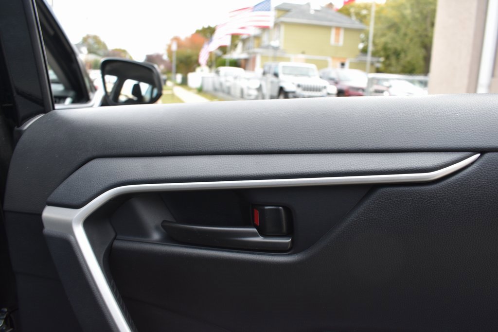 Used 2025 Toyota RAV4 LE image 29