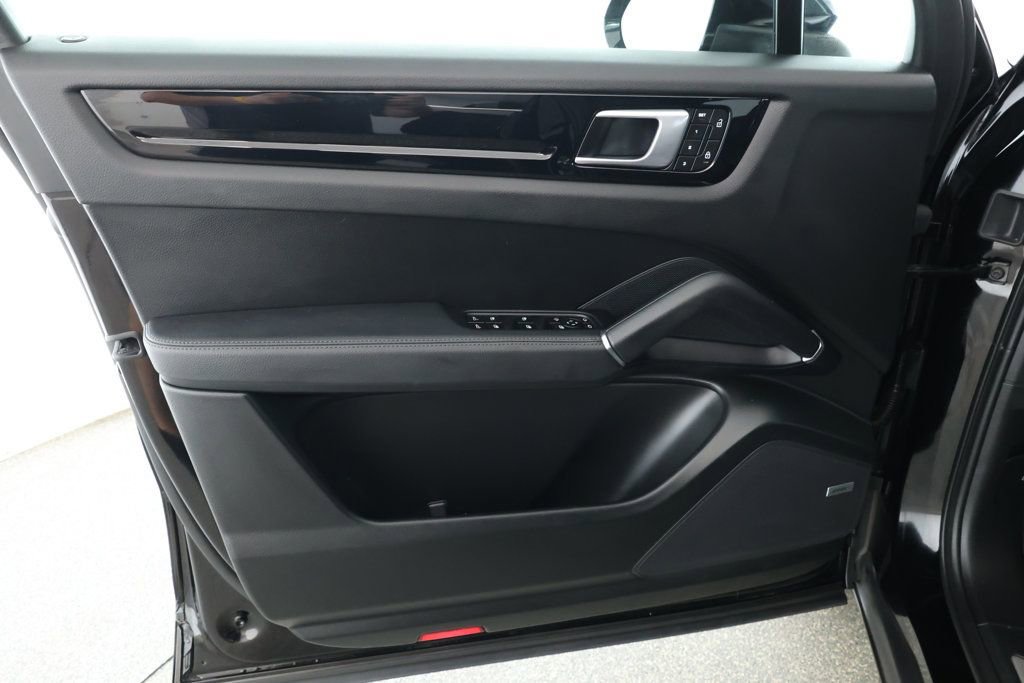 Used 2022 Porsche Cayenne image 9