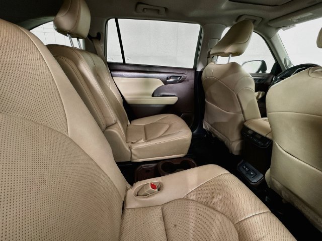 Used 2022 Toyota Highlander Limited FWD image 24